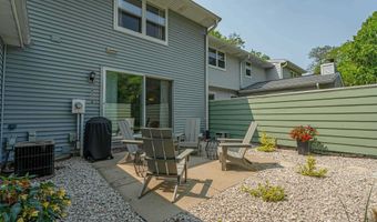 32 Whitcomb Cir, Madison, WI 53711
