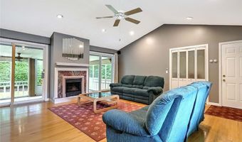 130 Hope Hill Ter, Cranston, RI 02921