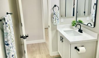 1557 W Kesler Ln, Chandler, AZ 85224