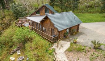 17285 Rustic Ln, Brookings, OR 97415