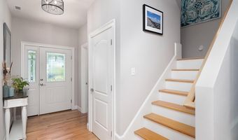 81 Batcheller Ave, Cranston, RI 02920