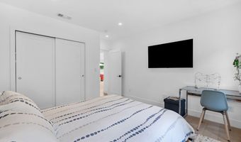3843 Hayvenhurst Ave, Encino, CA 91436