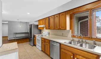 193 Fairway Dr, Akron, OH 44333