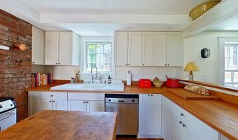 12 Sherman St, Newport, RI 02840