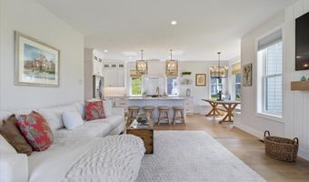 5 Cobblestone St, Falmouth, ME 04105