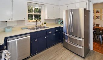 17 Wood Rd, Middletown, RI 02842