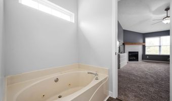 1015 Pebble Ct, Anderson, IN 46013