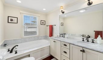 44 Tuckerman Ave, Middletown, RI 02842