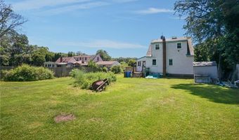 32 Hoffman Ave, Cranston, RI 02920