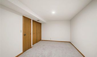 953 Redwood Dr, Apple Valley, MN 55124