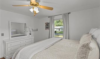 21 Lake Dr, North Kingstown, RI 02852