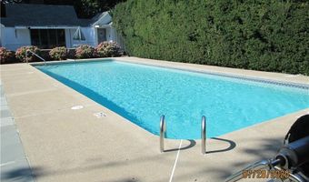 414 North Ln, Bristol, RI 02809