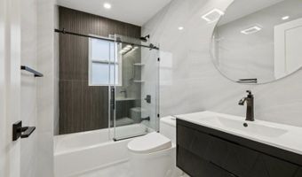 14 Redwood St, Bergenfield, NJ 07621