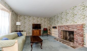 23 Roselawn Ave, North Smithfield, RI 02824