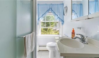 21 Brookwood Rd, Cranston, RI 02920