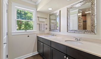 15 E Fairview St, Arlington Heights, IL 60005