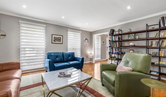 1128 HALESWORTH Dr, Rockville, MD 20854