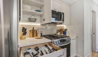 1014 QUEEN St, Alexandria, VA 22314
