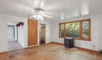 4705 Prairieburg Rd, Anamosa, IA 52205