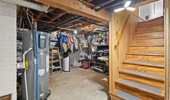 1472 Wampanoag Trl, East Providence, RI 02915