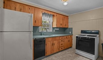 73 Penguin Ave, Warwick, RI 02818