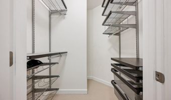 2101 MONROE N 107, Arlington, VA 22207