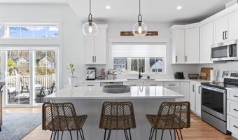 173 Tamrox Dr, Arundel, ME 04046