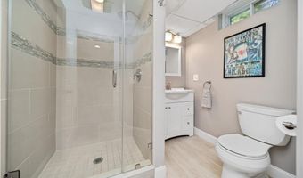 9 Casey Ct, Newport, RI 02840