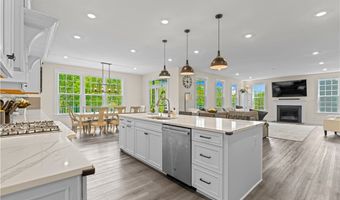 327 Crest Ln, Adams Twp., PA 16046