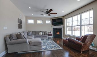 705 N Kaspar Ave, Arlington Heights, IL 60004