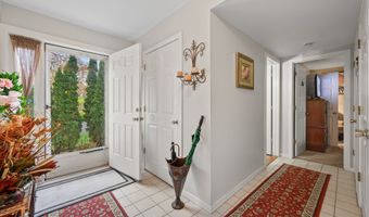 10 Linden Ct 10, Bloomfield, CT 06002