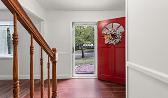 93 Idlebrook Ln, Aberdeen, NJ 07747