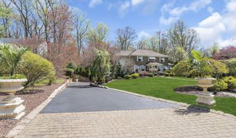 14 Bunker Hill Dr, Middletown, NJ 07748