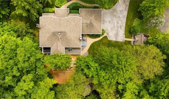 3881 Ravinewood Dr, Austinburg, OH 44010