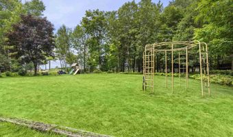 17646 S Ridgewood Dr, Arcadia, MI 49613