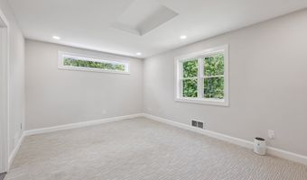 90 Red Hill Rd, Branford, CT 06405