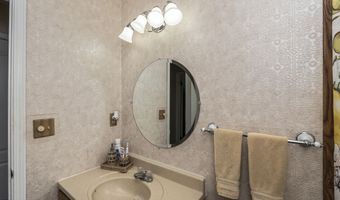 3 Woodside Dr, Albany, NY 12208