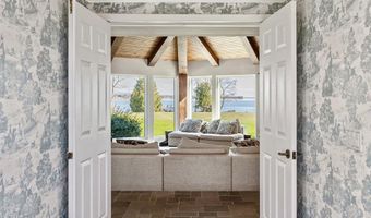 431 McGregor Pt, Alburgh, VT 05440