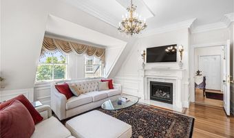541 Bellevue Ave 5, Newport, RI 02840