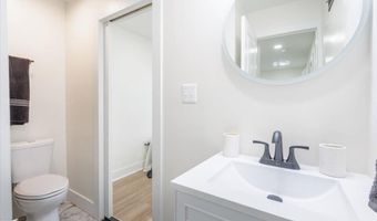 4702 MEADE St NE, Washington, DC 20019