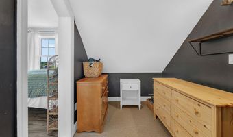 40 Hillview Dr, Bangor, ME 04401
