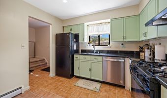 7 Sutton Pl 7, Bloomfield, CT 06002