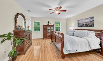 9 Arapaho Rd, Brookfield, CT 06804