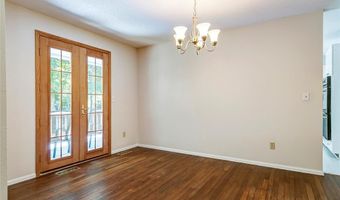 501 Clayworth Dr, Ballwin, MO 63011