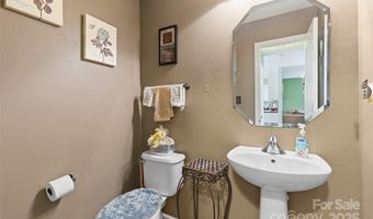 7123 Wandering Creek Dr, Charlotte, NC 28216