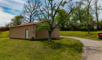 819 E Washington Ave, Ava, MO 65608