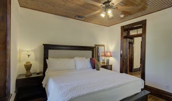 405 W Avenue E, Alpine, TX 79830