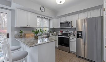 393 Mohegan Cir 393, Andover, NJ 07848