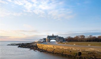 20 Narragansett Ave 602, Narragansett, RI 02882