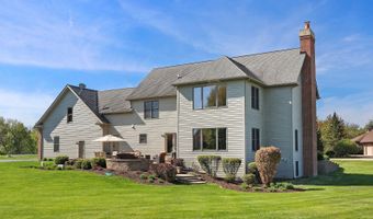 575 Hidden Creek Dr, Antioch, IL 60002